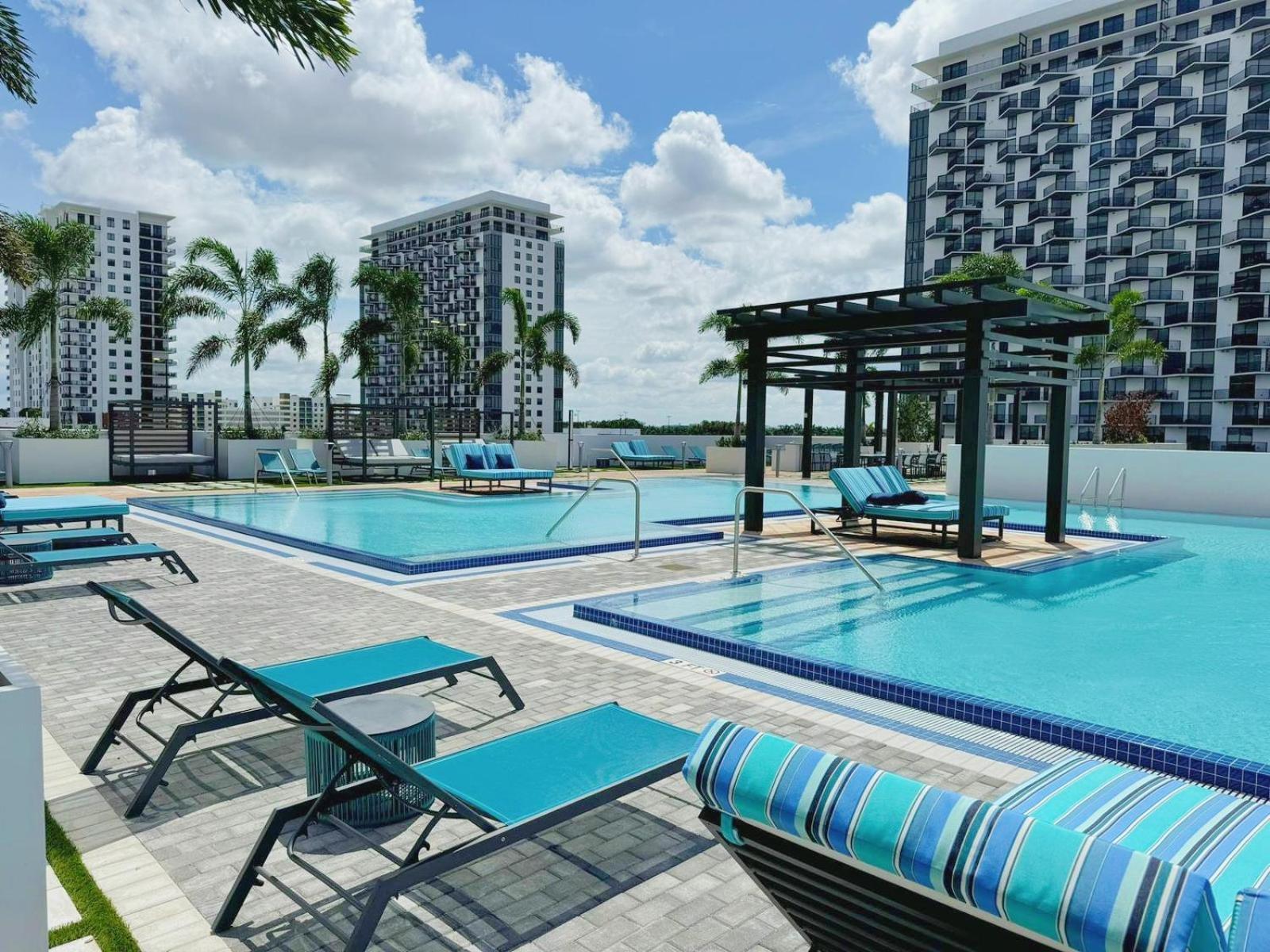 Cozy 1- 1 Bedroom Steps From Downtown Doral Park Miami Exterior foto